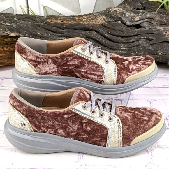 BZEES Capri Sneakers - Picture 3 of 9